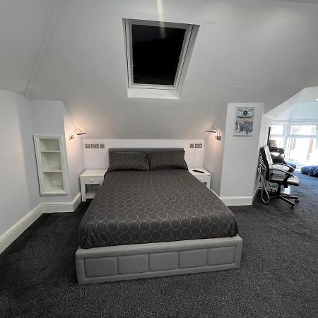 Hotel Addison House Woking Esterno foto