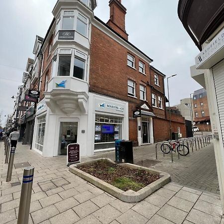 Hotel Addison House Woking Esterno foto