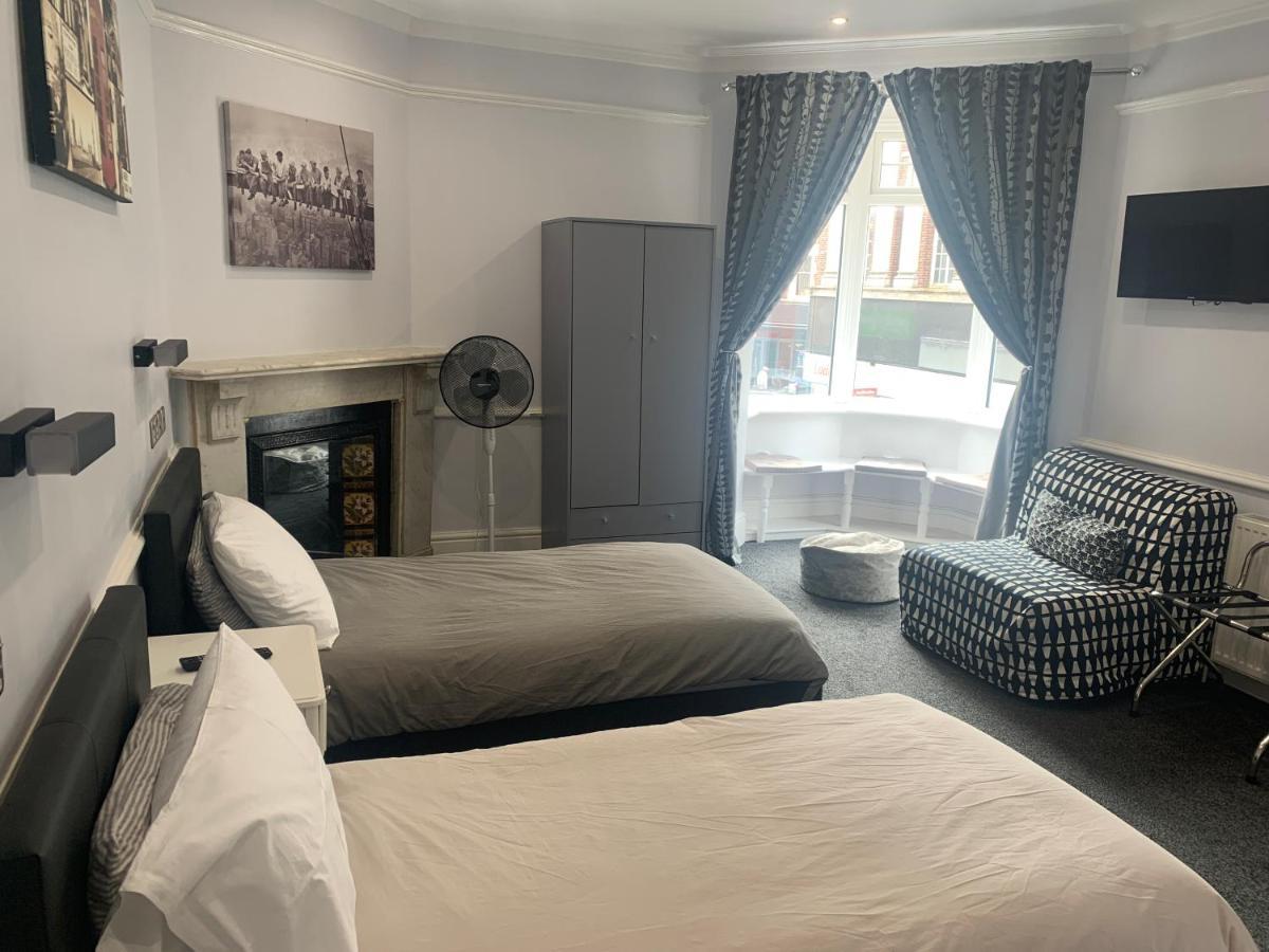 Hotel Addison House Woking Esterno foto