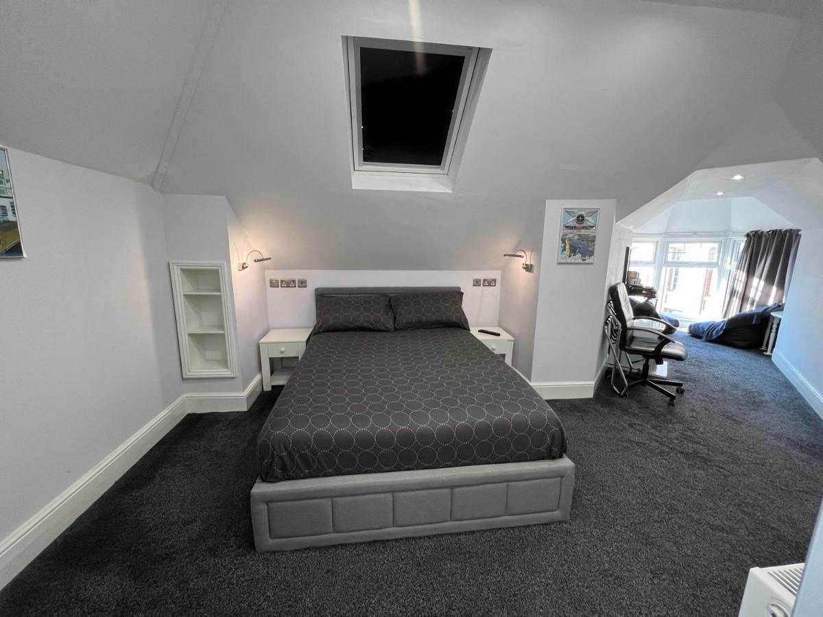 Hotel Addison House Woking Esterno foto