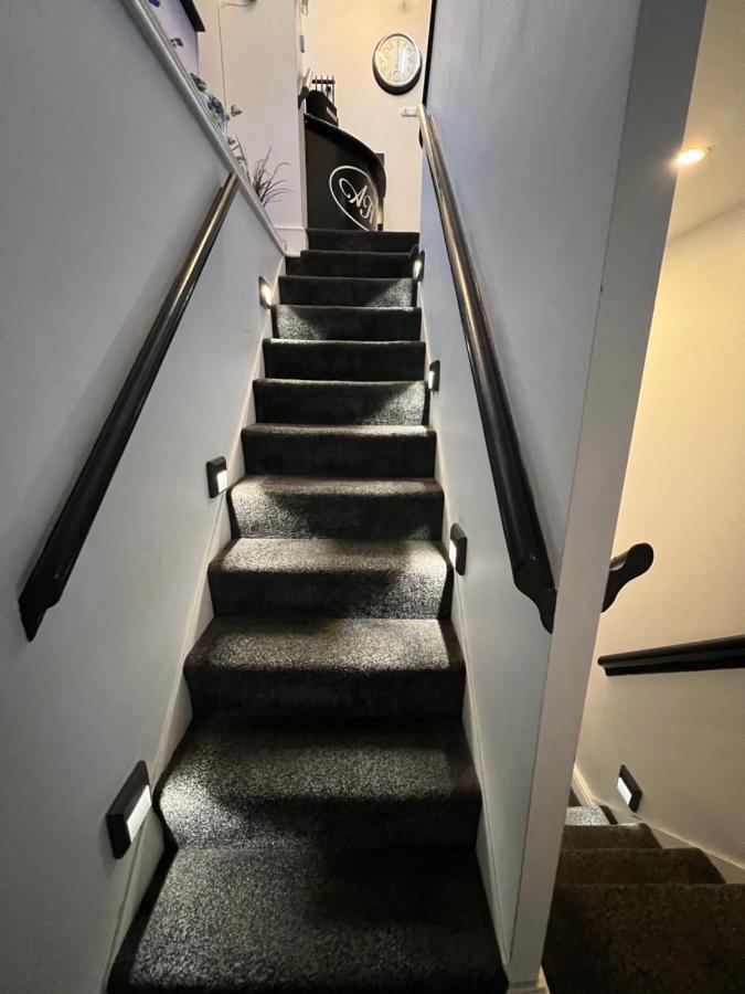 Hotel Addison House Woking Esterno foto