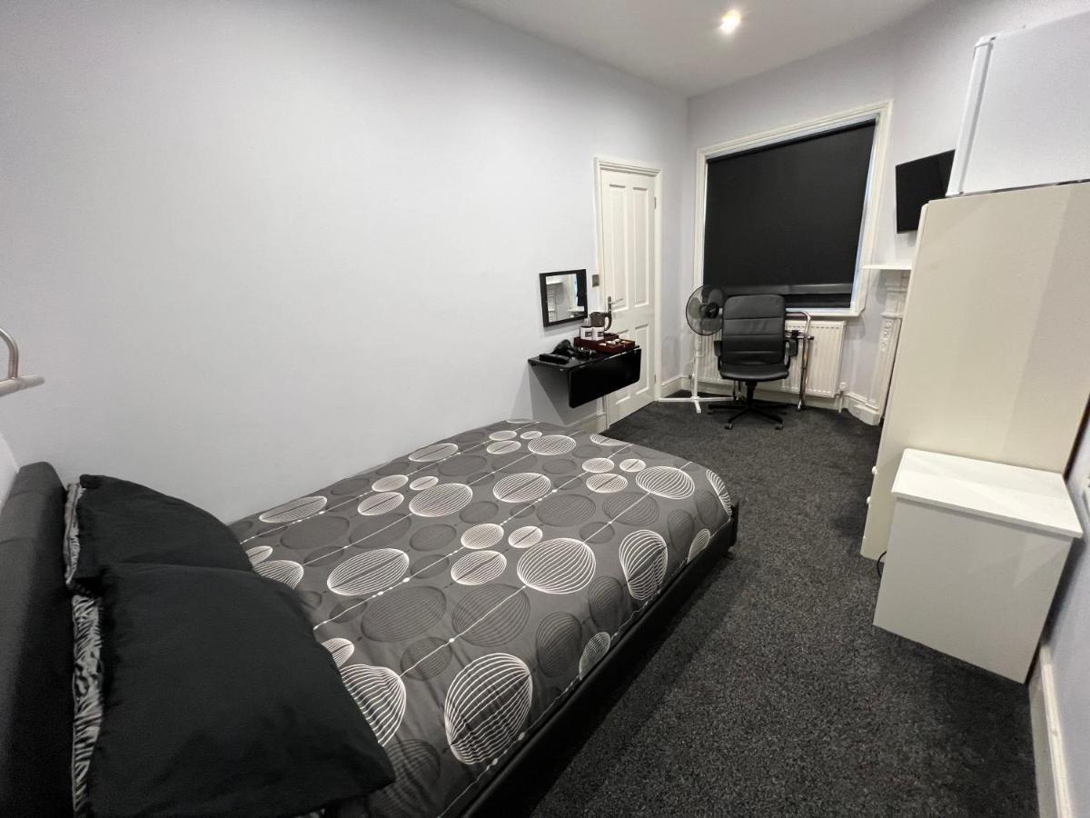 Hotel Addison House Woking Esterno foto