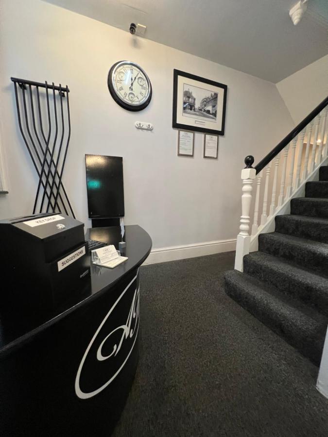 Hotel Addison House Woking Esterno foto