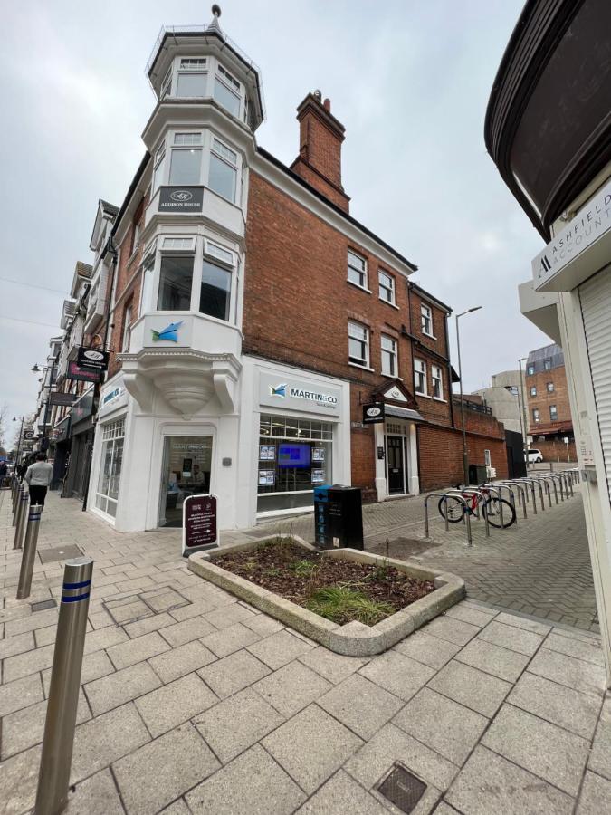 Hotel Addison House Woking Esterno foto