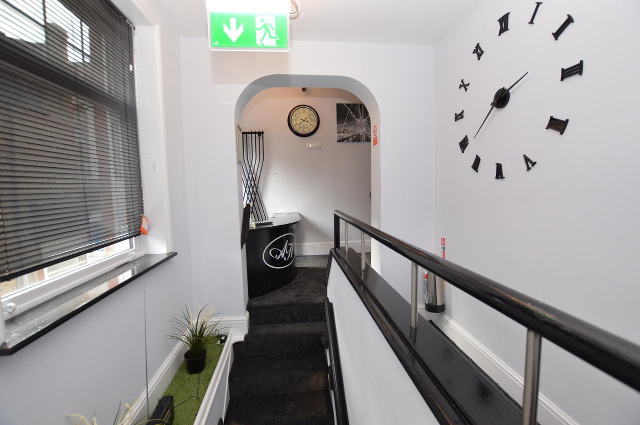 Hotel Addison House Woking Esterno foto