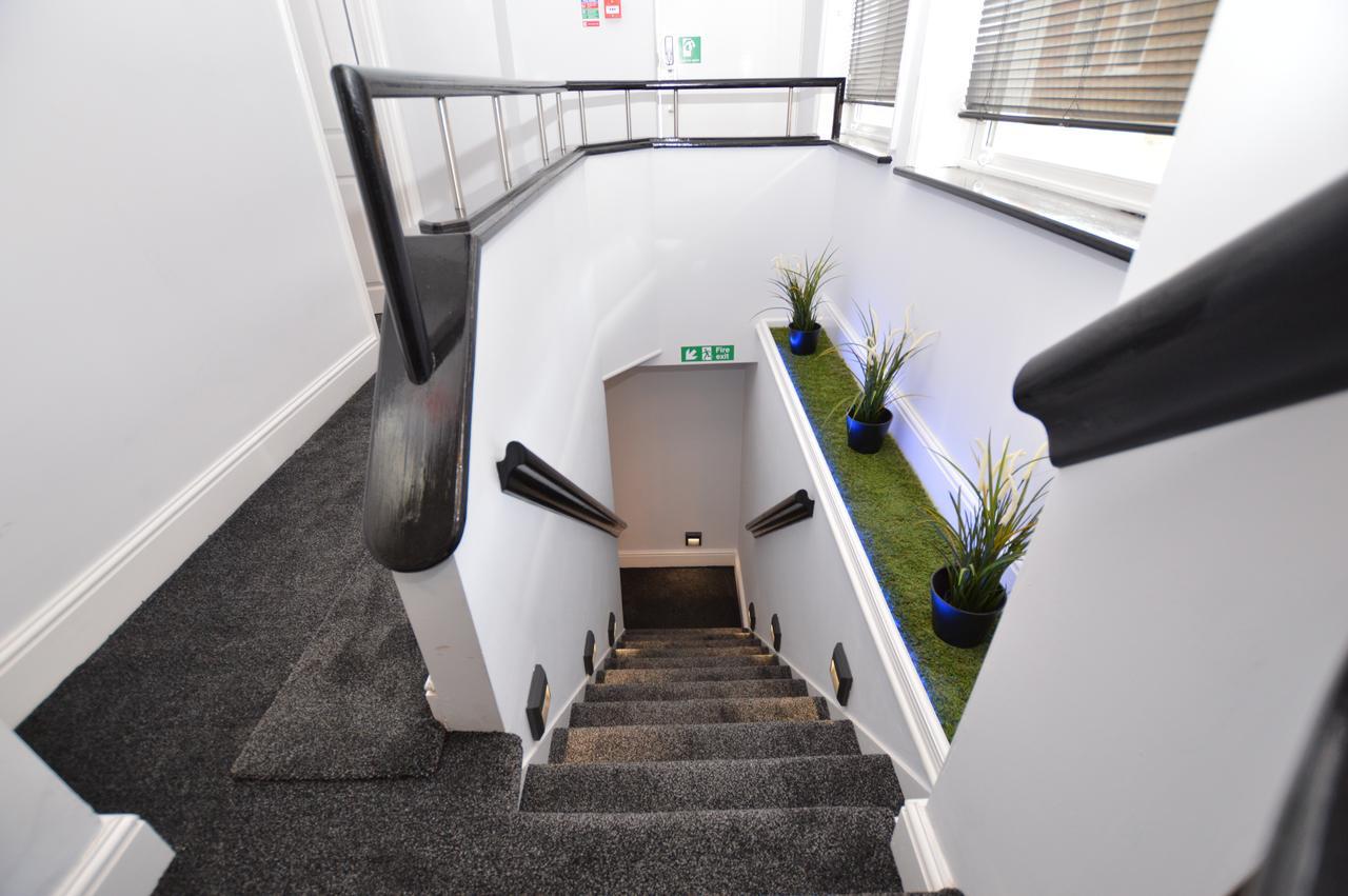 Hotel Addison House Woking Esterno foto