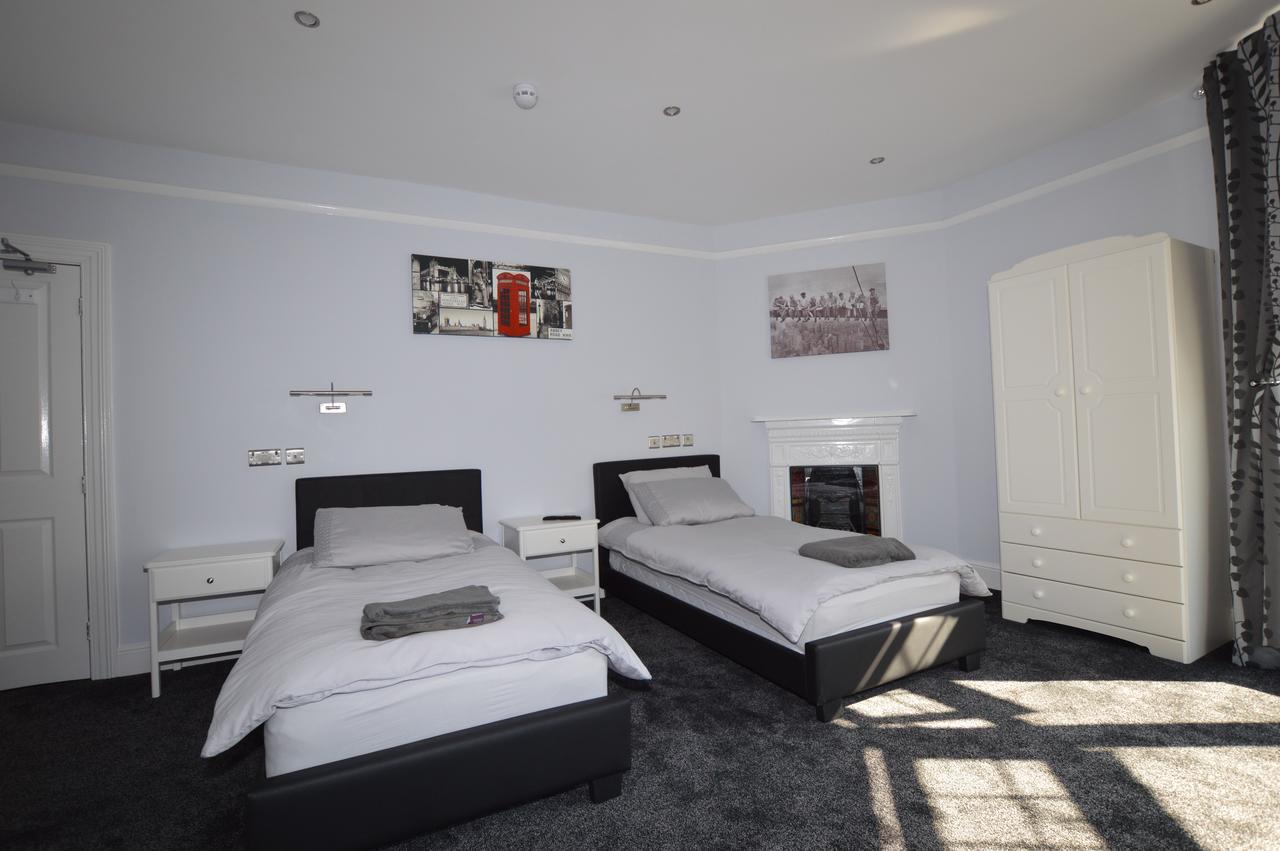 Hotel Addison House Woking Esterno foto