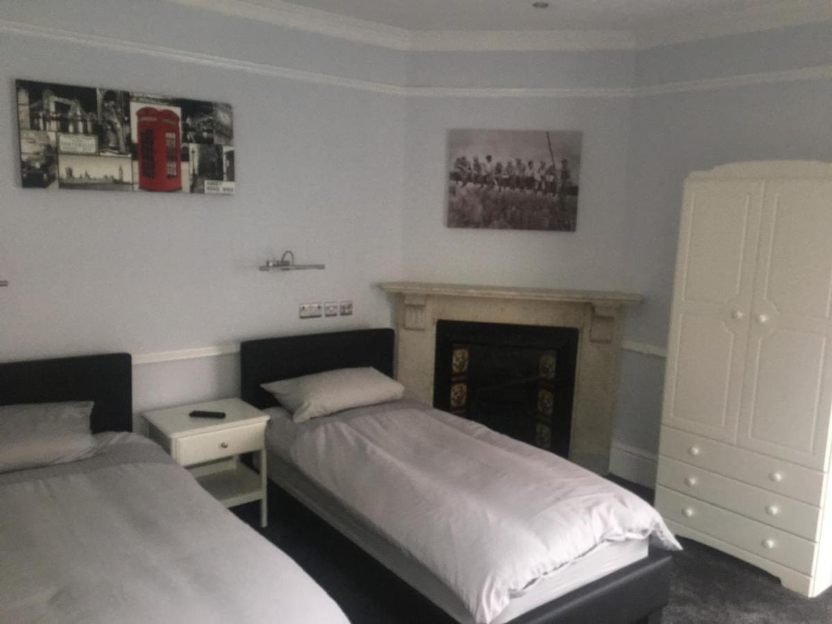 Hotel Addison House Woking Esterno foto